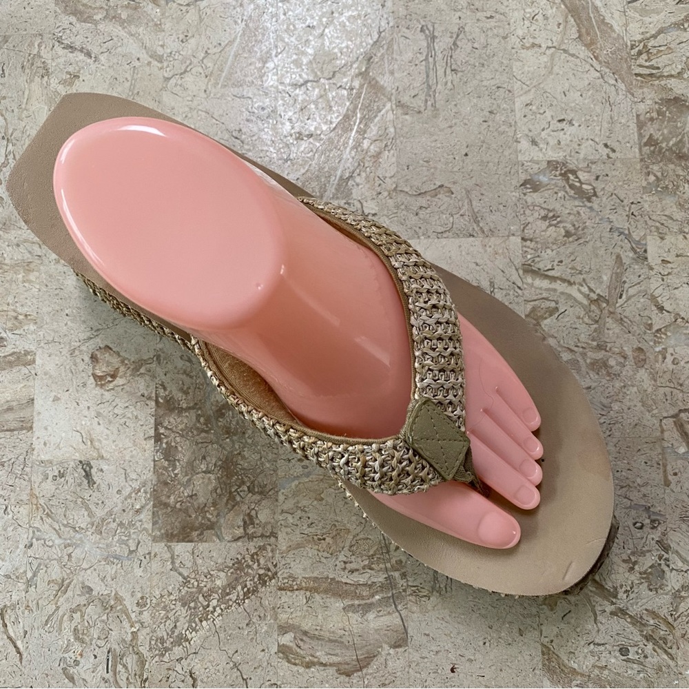Volatile Island Slip On Wedge Thong Sandal Size 11 Used